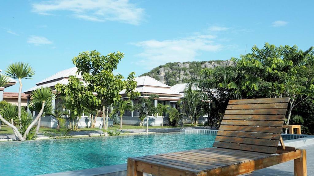 Kp Mountain Beach Pran Buri Exterior photo